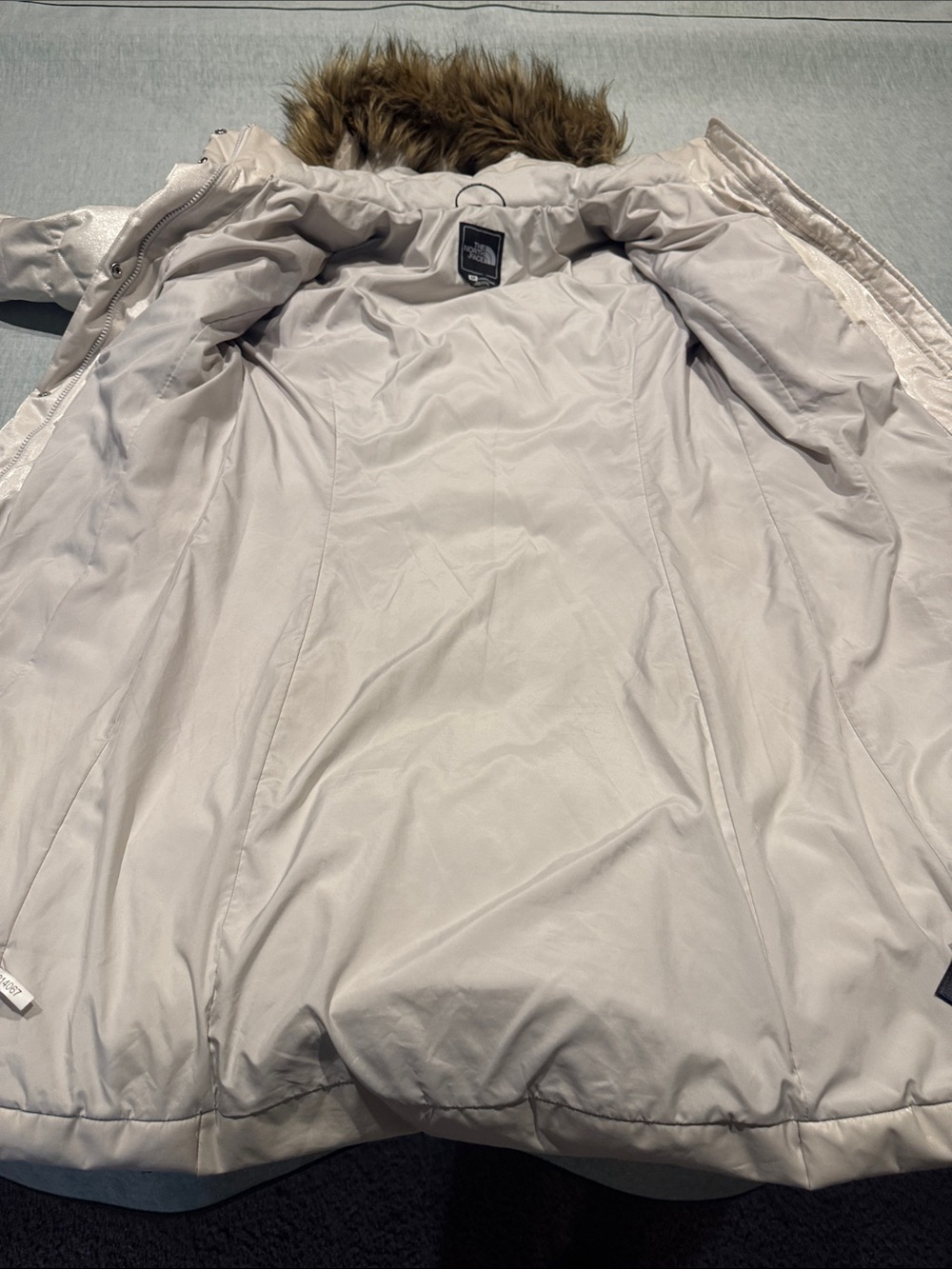 The North Face Women's Cream Quilted Belted Puffer Coat with Faux-Fur Hood - Picture 16 of 16